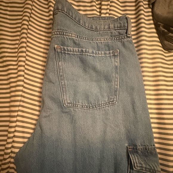 Old Navy Light Wash Denim Cargo Jeans - high waisted - Picture 3 of 6
